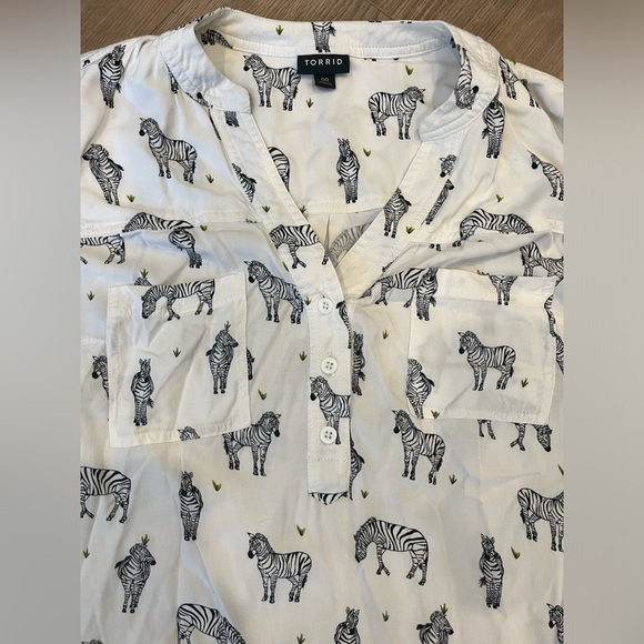Fun Zebra button down top - Picture 2 of 9